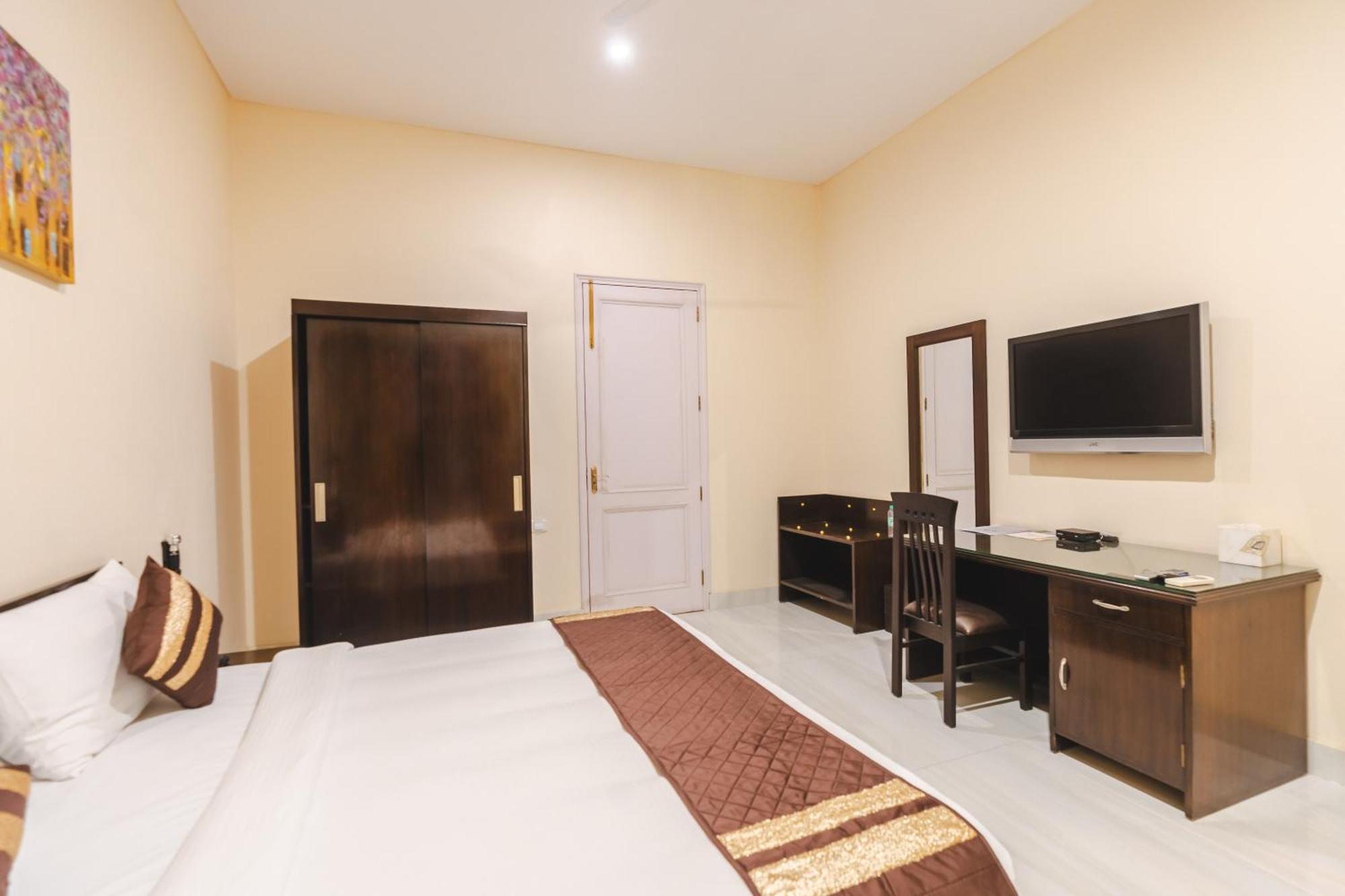 Saffron Leaf W567 Hotell Dehradun Exteriör bild